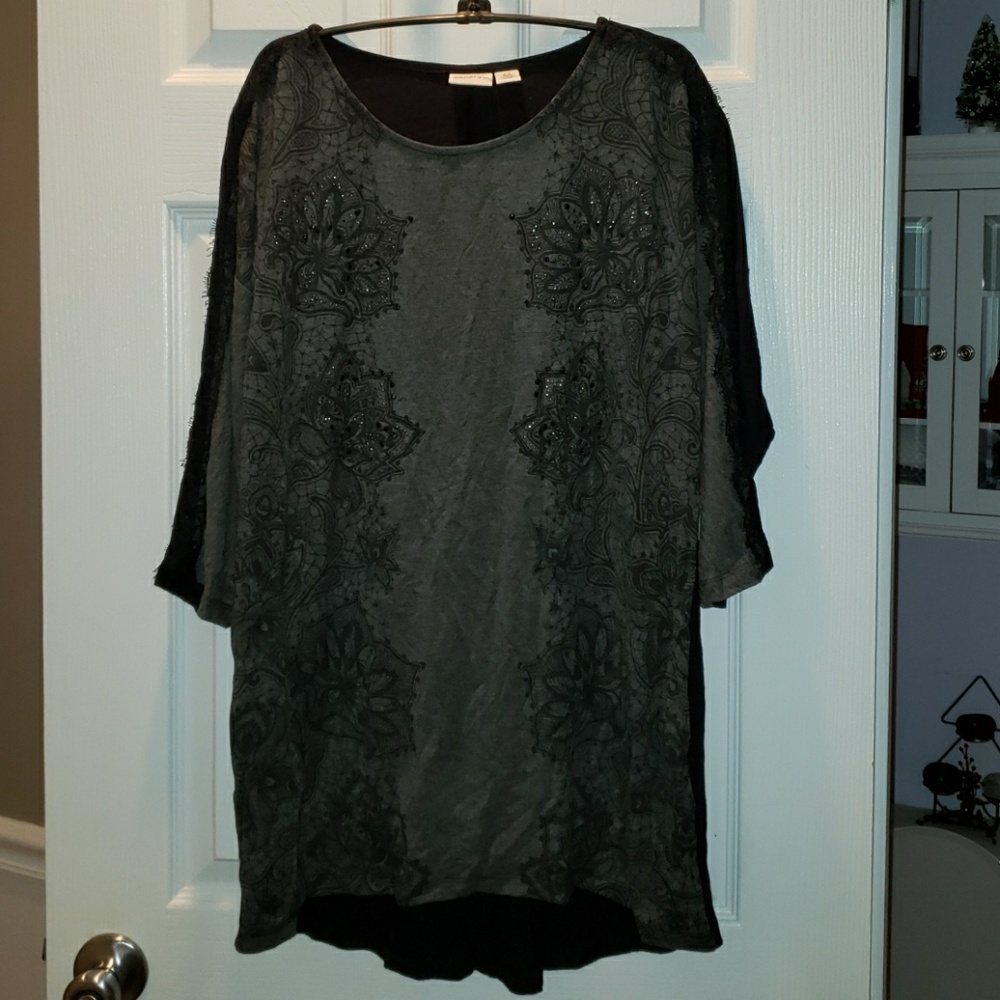 3/4 Sleeve Chico's Zenergy Top with lace and bling